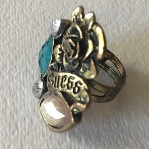 Guess ring.